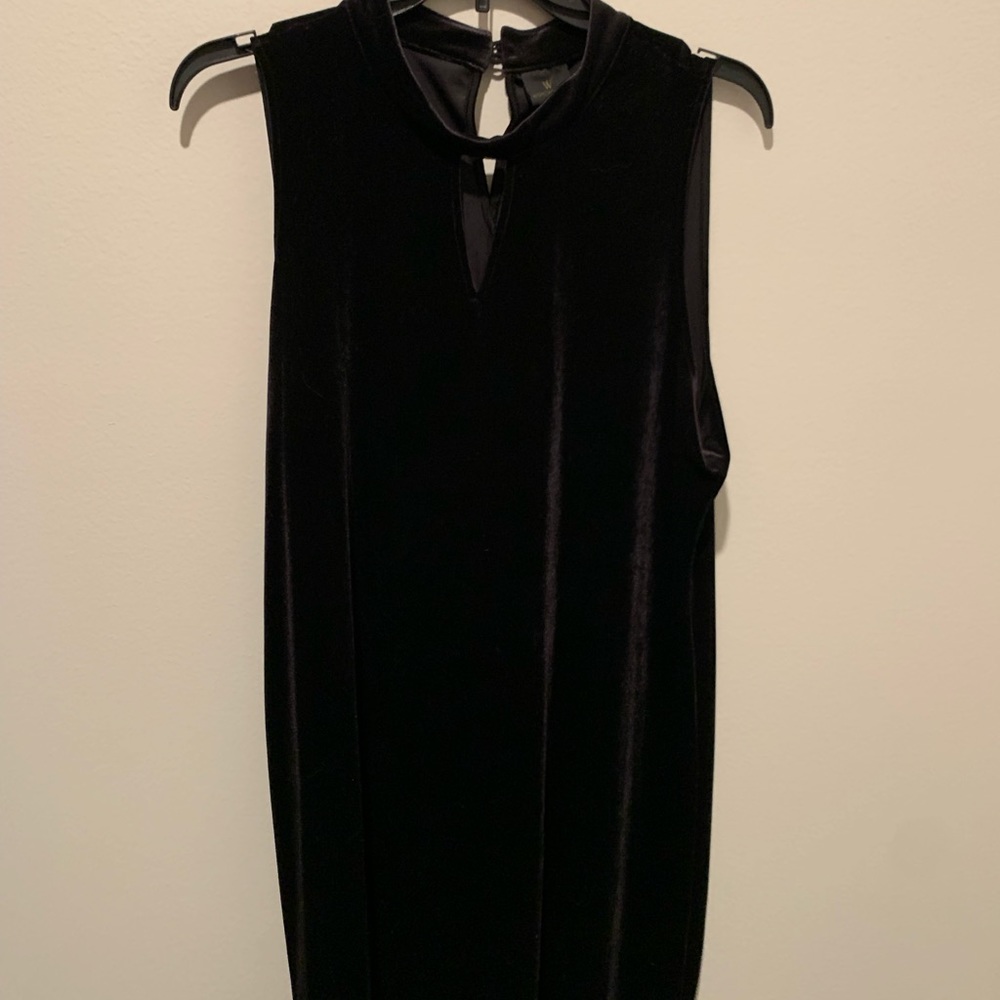 Velvet, sleeveles black dress